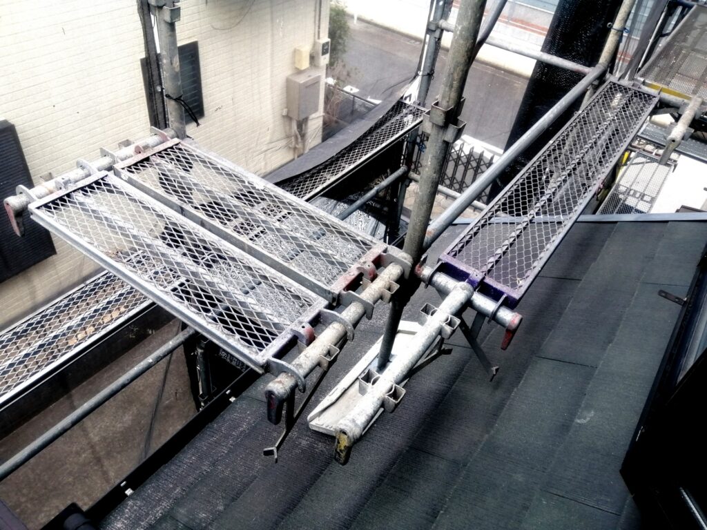外壁塗装で足場が必要な理由とは?